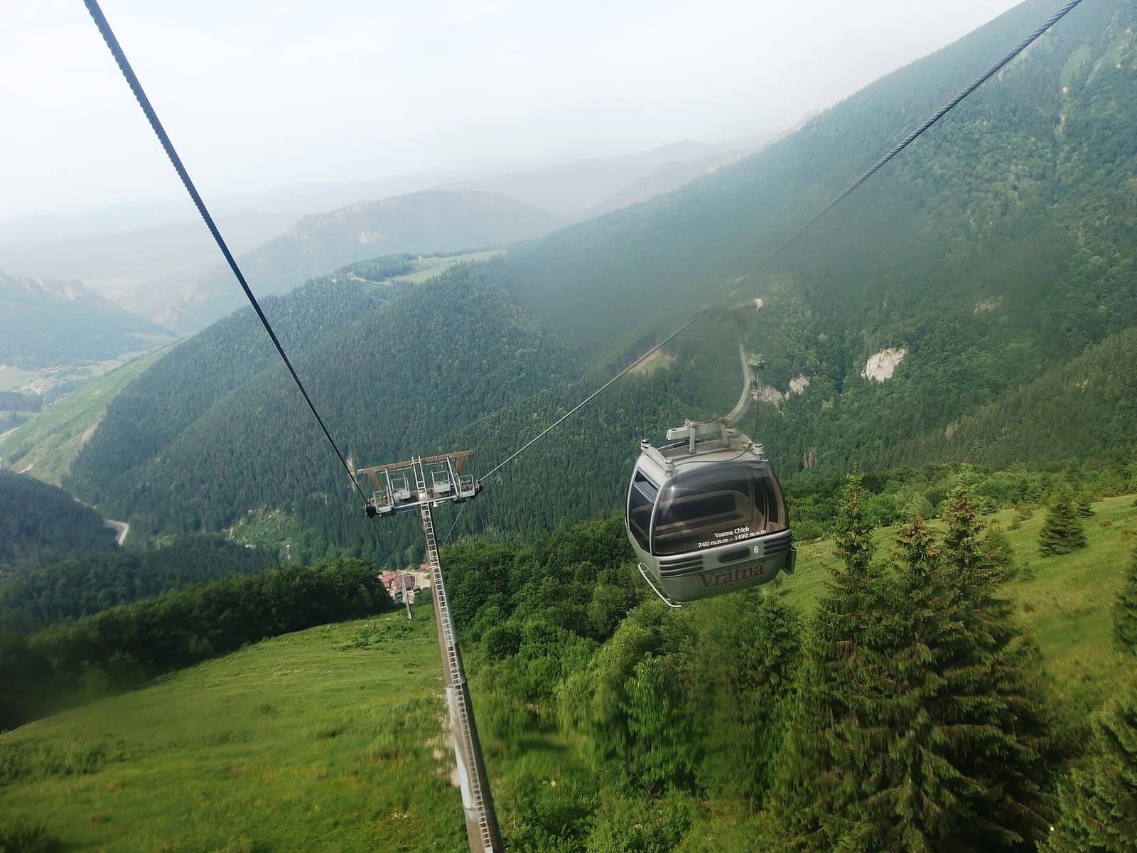 trasa kabínkovej lanovky Vrátna–Chleb